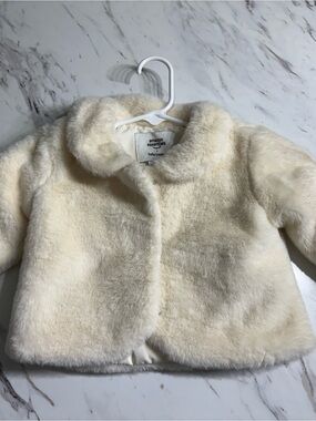 Amazon Essentials Girls Cream Faux Fur Snap Jacket
